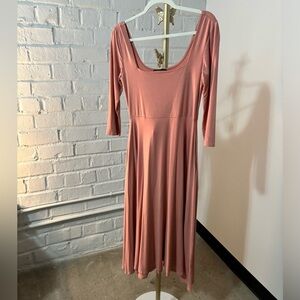 Lulu’s t-shirt style pink midi dress - size medium